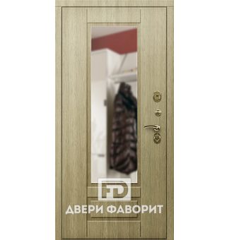 дверь с зеркалом в квартиру