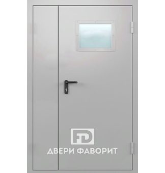 Недорогая дверь с боковой вставкой и ручкой антипаника